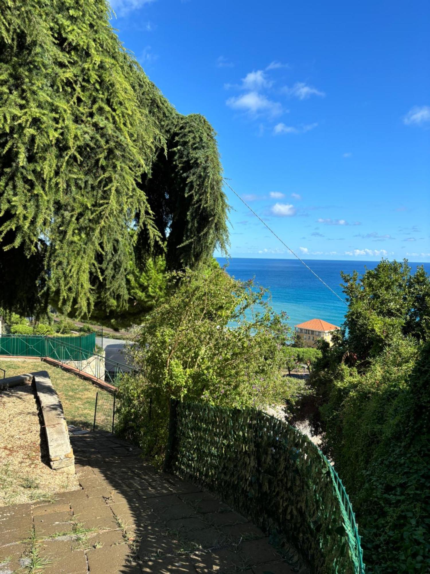 Il Giardino Del Mare Apartment Ventimiglia Exterior foto