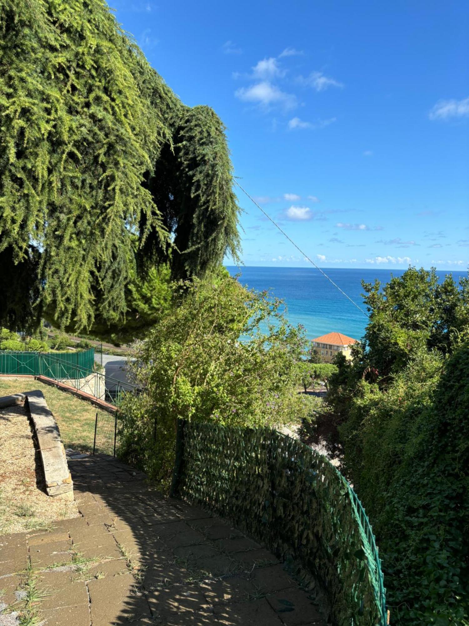 Il Giardino Del Mare Apartment Ventimiglia Exterior foto