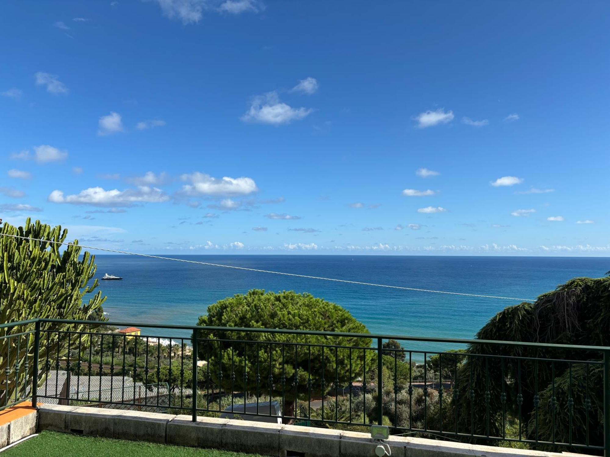 Il Giardino Del Mare Apartment Ventimiglia Exterior foto